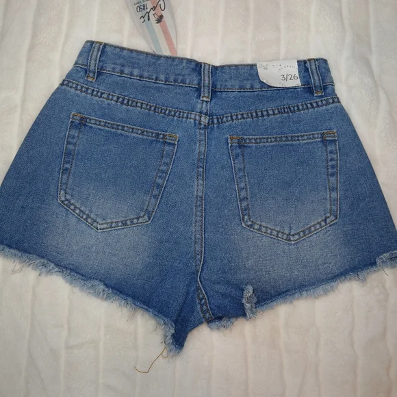 Cali 1850 High-Rise Studded Denim Shorts – Size 3/26 NWT - Picture 9 of 12